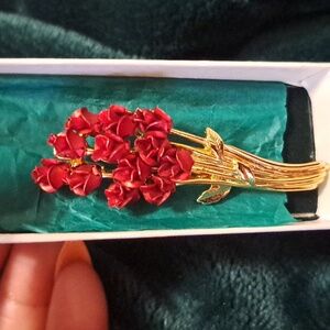 DMC97 Vintage Gold Tone Red Rose Broach